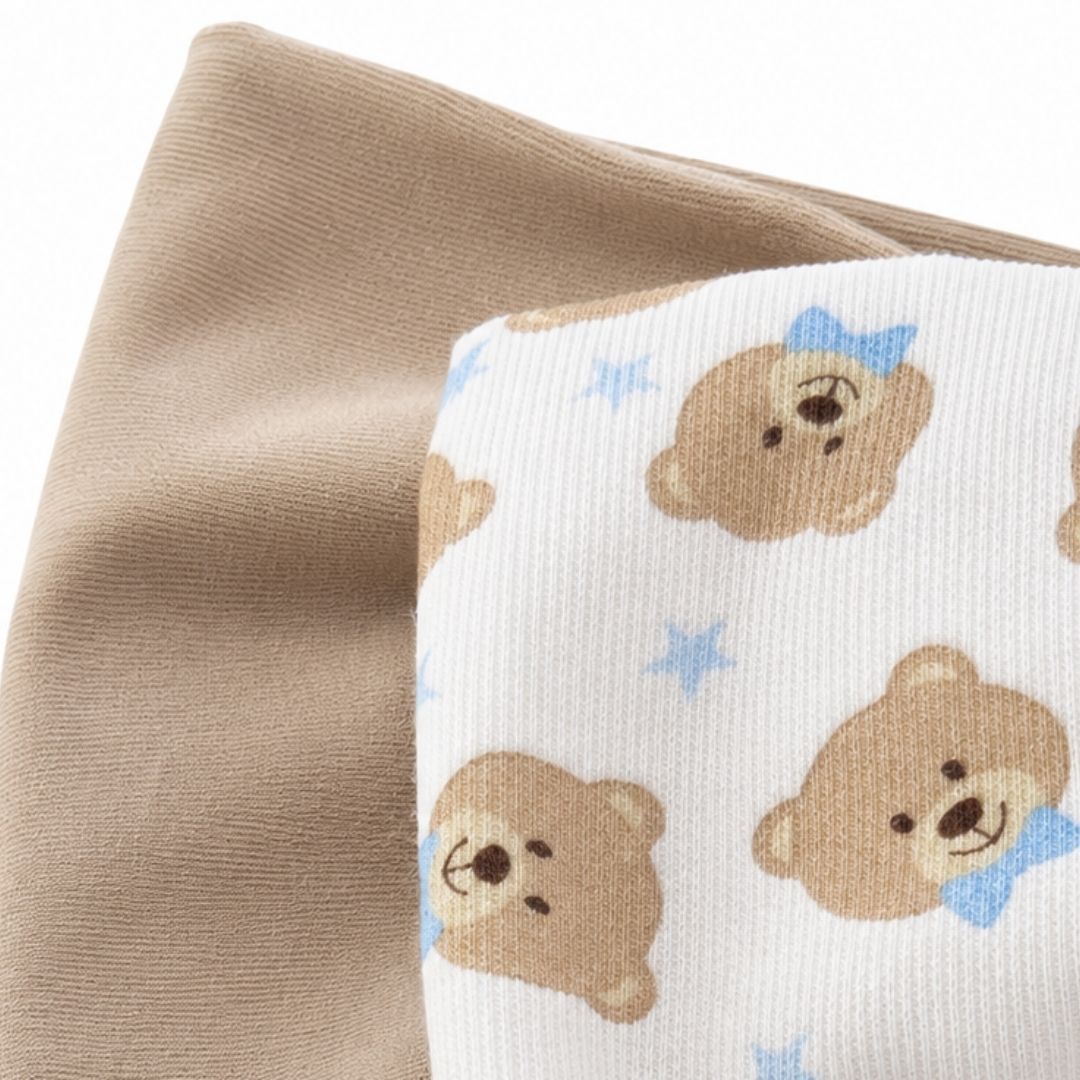 Dettaglio fiocco nascita Orsetti Nuvola con fantasia orsetti, stelline azzurre e tessuto beige