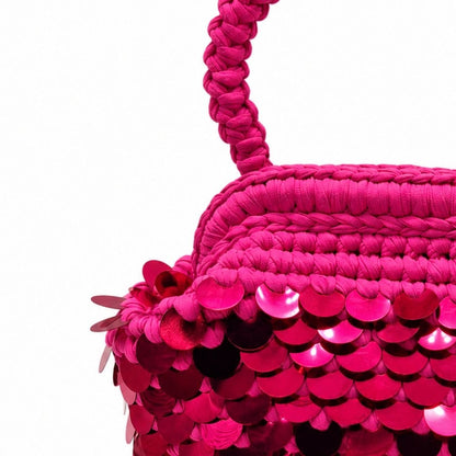 Dettaglio borsa artigianale Tormalina Fucsia con paillettes tono su tono e lavorazione intrecciata