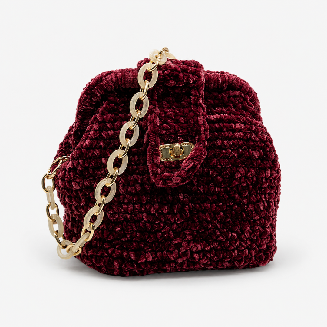 Mini bag Rubino in ciniglia bordeaux con patta frontale e catena effetto resina