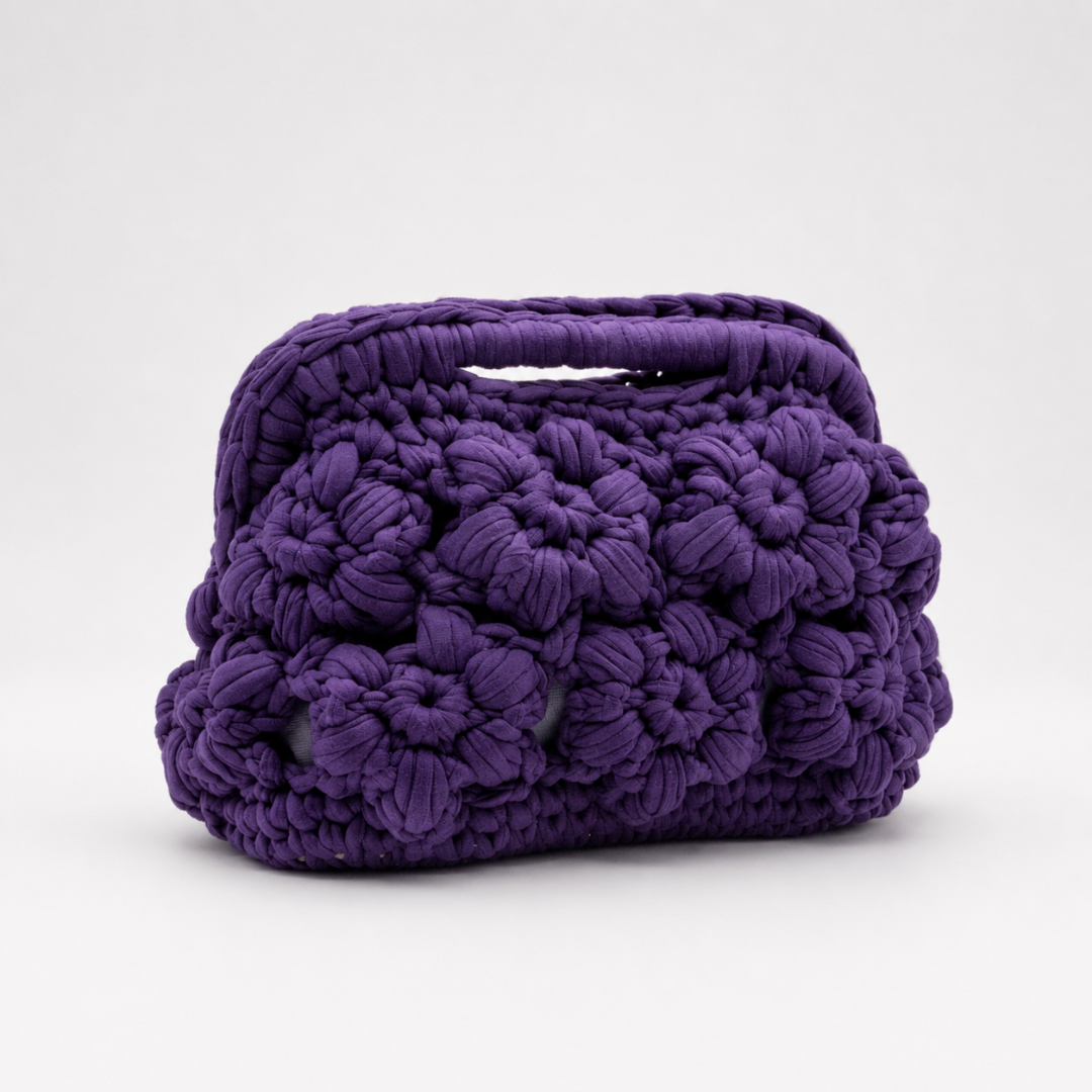 Borsa clutch Ametista viola realizzata a mano con texture floreale tridimensionale