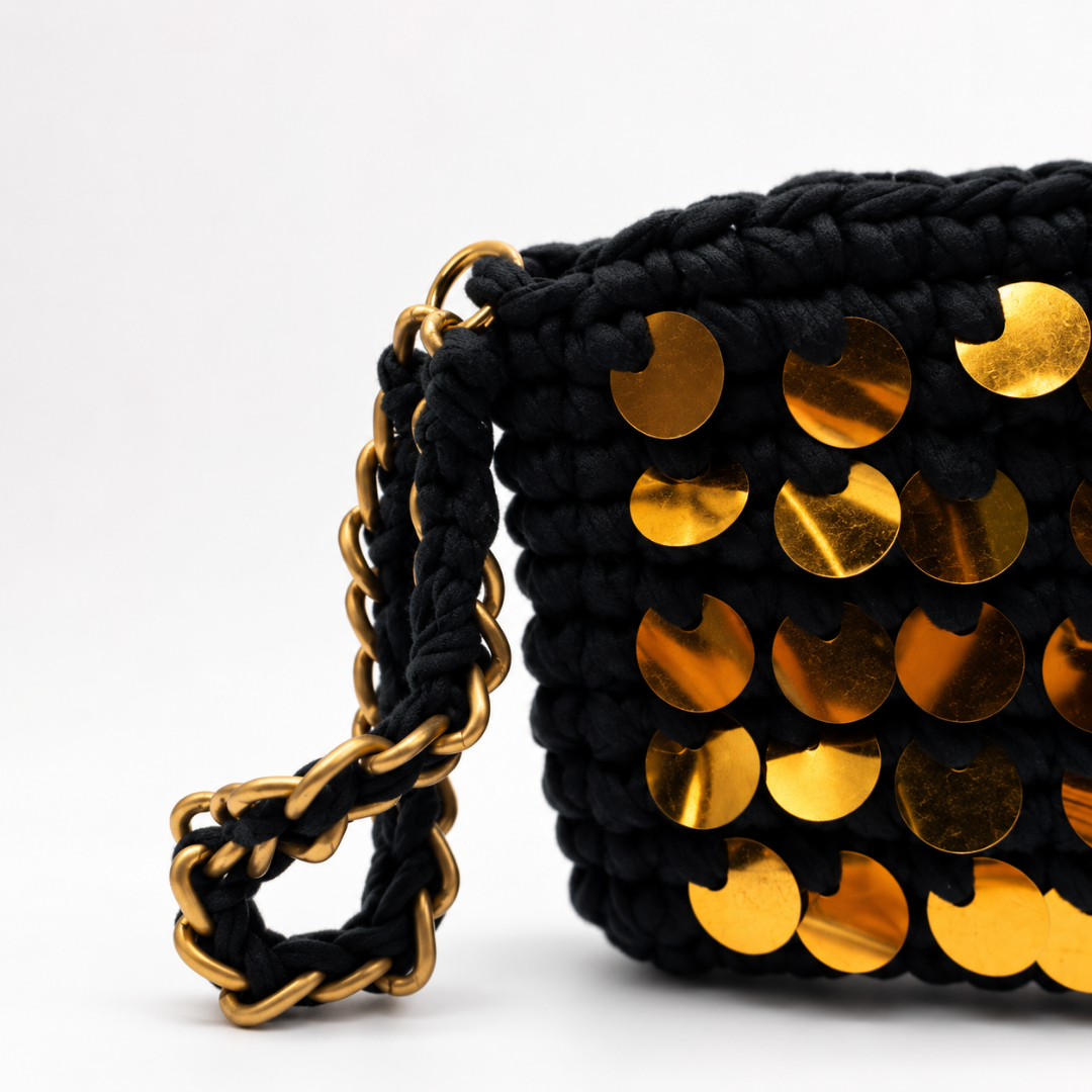 Pochette Minuta nera con dettagli oro
